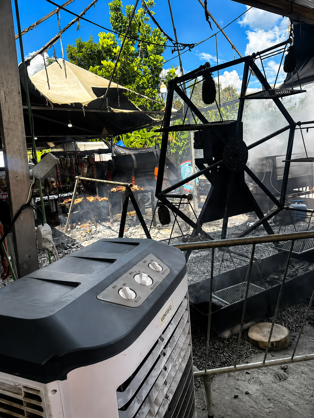 Princípio de incêndio atinge estande de churrasco durante a Rondônia Rural Show em Ji-Paraná