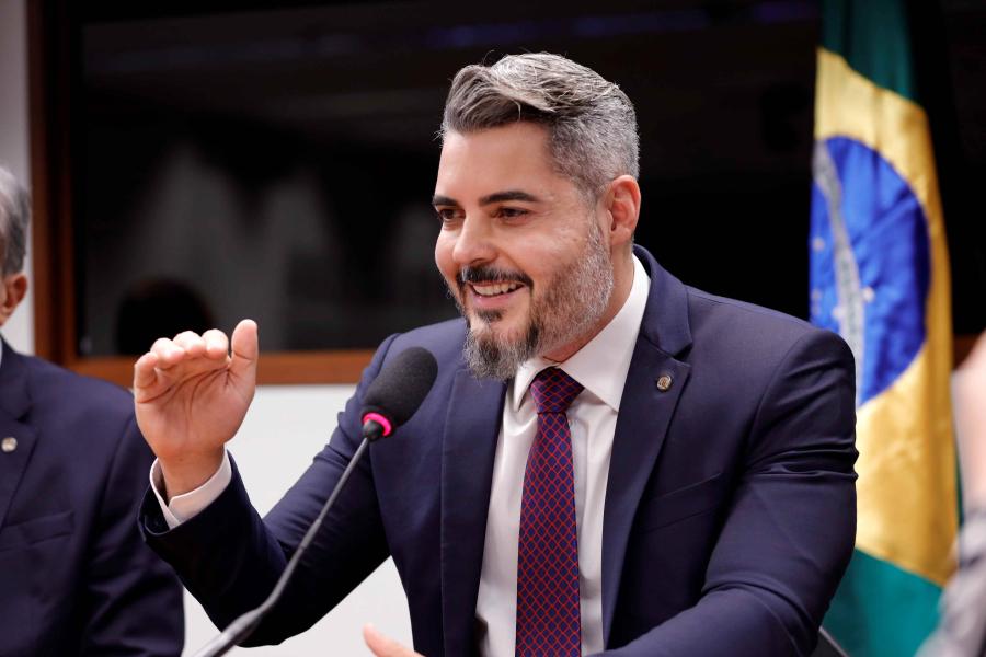 Ausências em plenário e agendas no interior alimentam debate sobre atuação de Thiago Flores