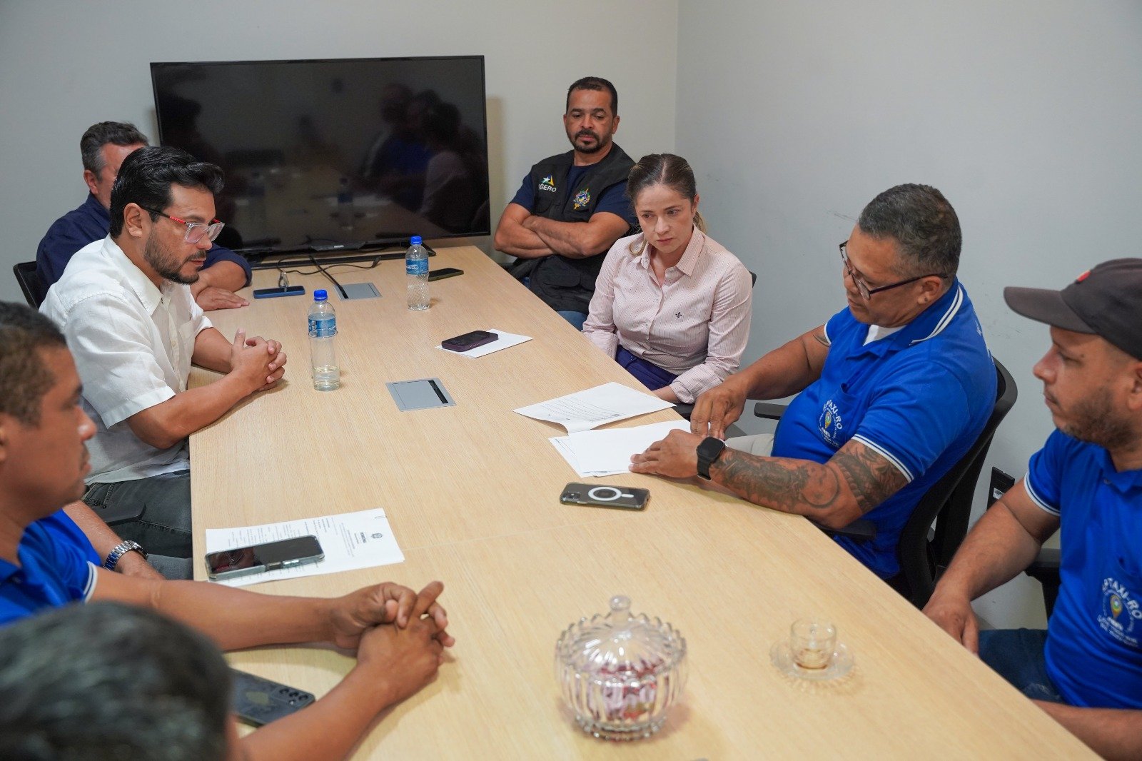 Deputado Marcelo Cruz participa de reunião na AGERO para discutir demandas dos taxistas de Rondônia