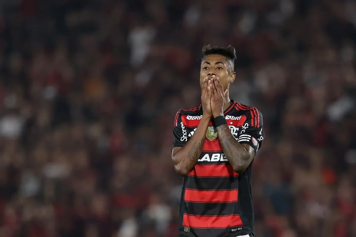 Justiça mantém Bruno Henrique, do Flamengo, como réu por estelionato