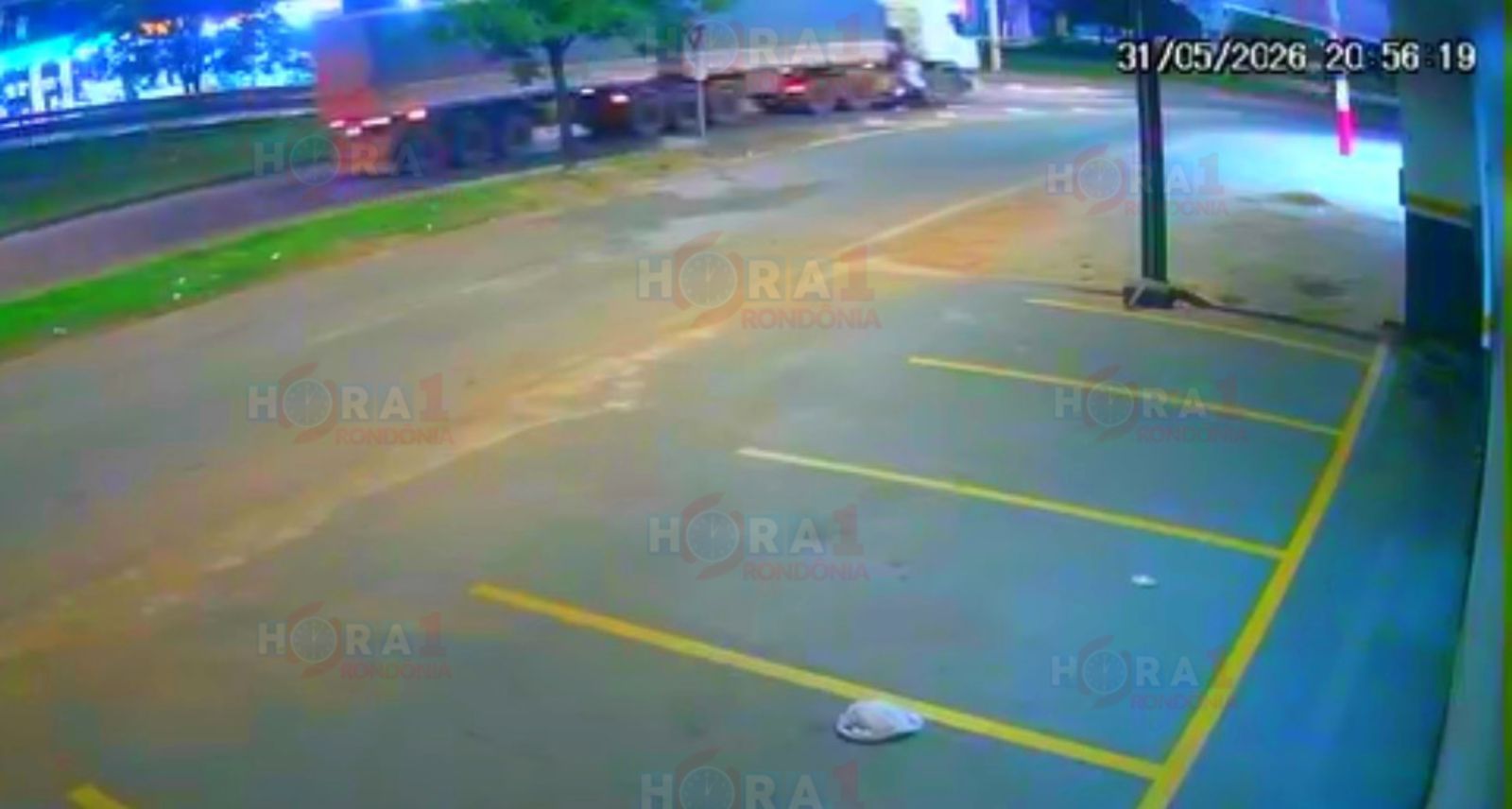 Vídeo mostra exato momento em que carreta atropela e mata motociclista em Porto Velho; Veja o Vídeo