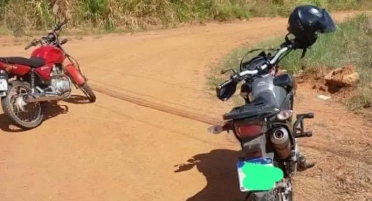  Colisão traseira entre motocicletas deixa três feridos em Rondônia 