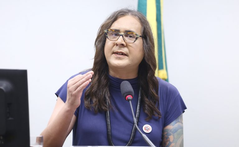 Comissão aprova política nacional para ampliar educação de jovens e adultos