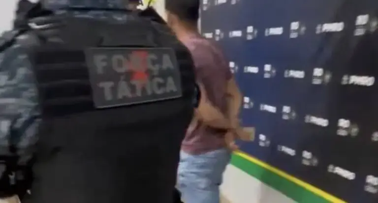  Homem é preso por espionar vizinhos pelo telhado em RO 