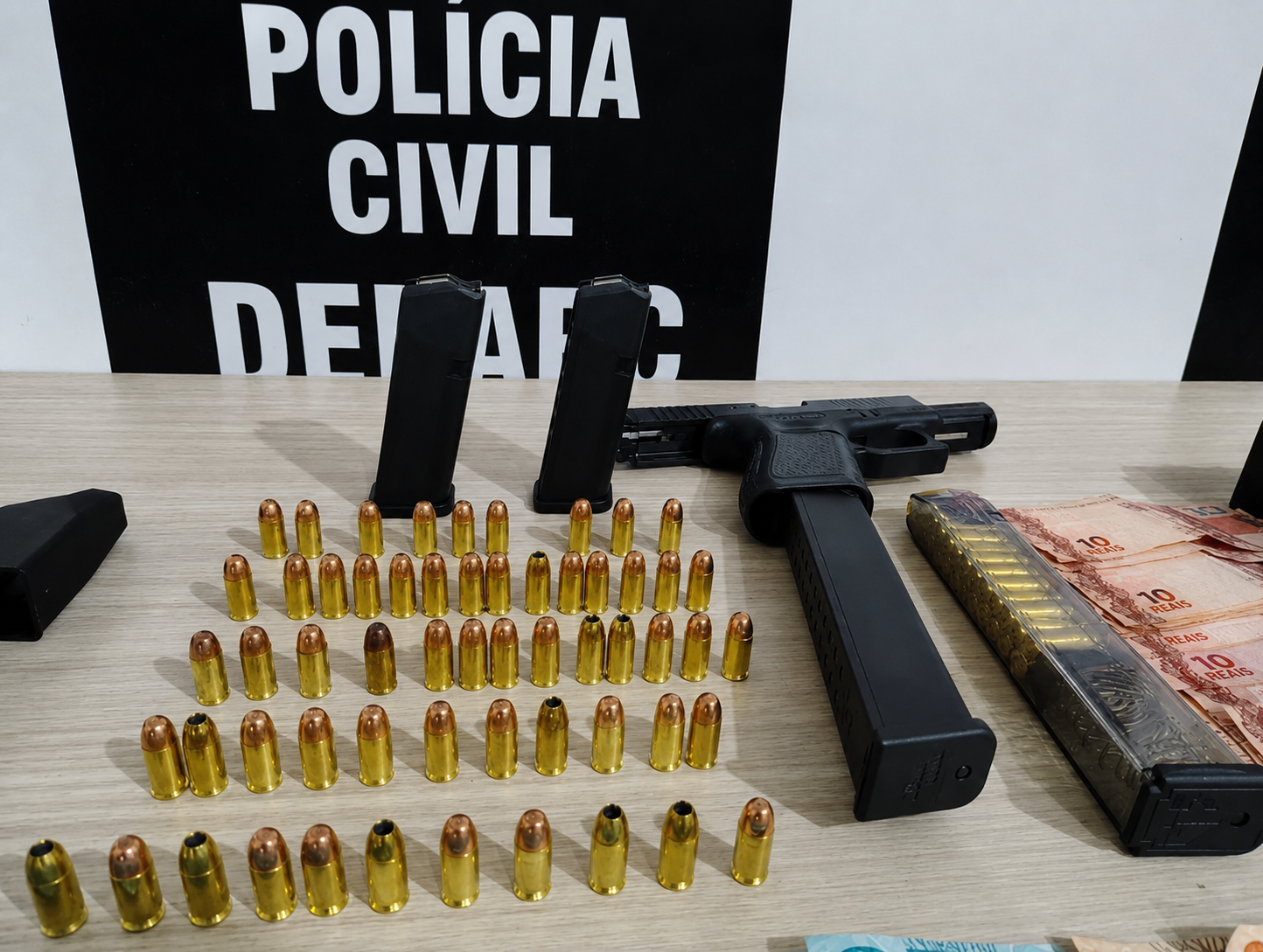 Polícia Civil apreende pistola calibre .380, carregadores prolongados e munições durante operação do DENARC em Porto Velho