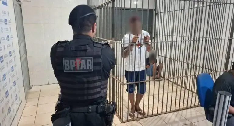  Polícia Militar recupera motocicleta furtada e prende dupla durante desmanche na zona Sul 