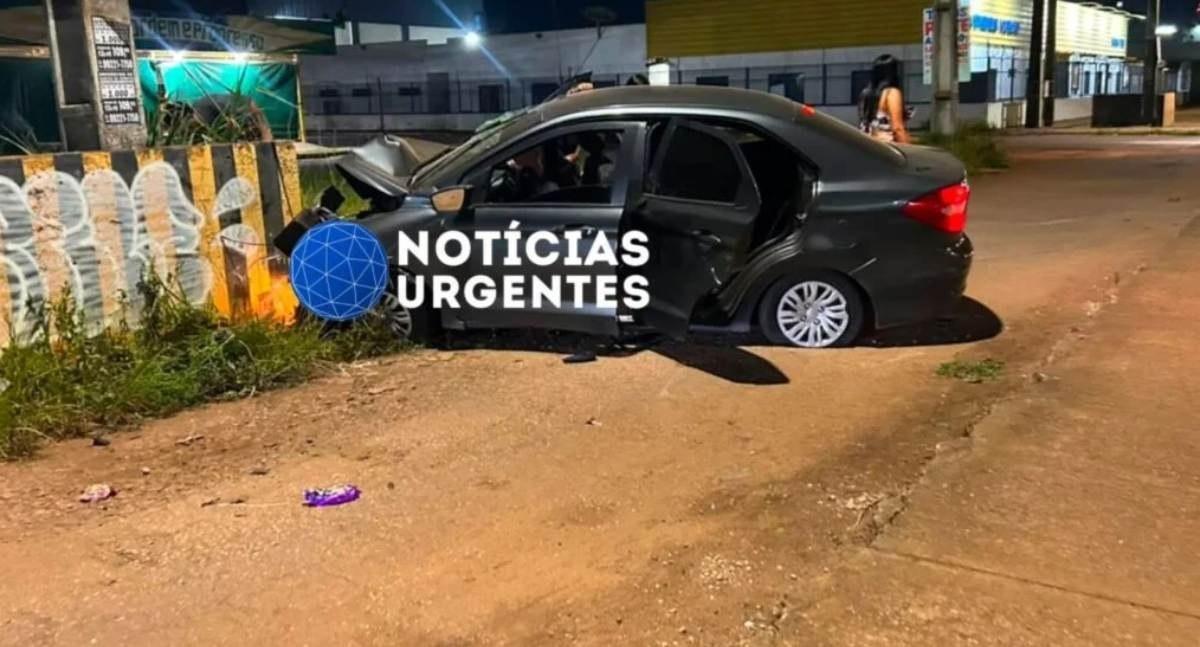 Acidente na Rua da Beira deixa três pessoas feridas depois de colisão contra barreira de concreto em Porto Velho