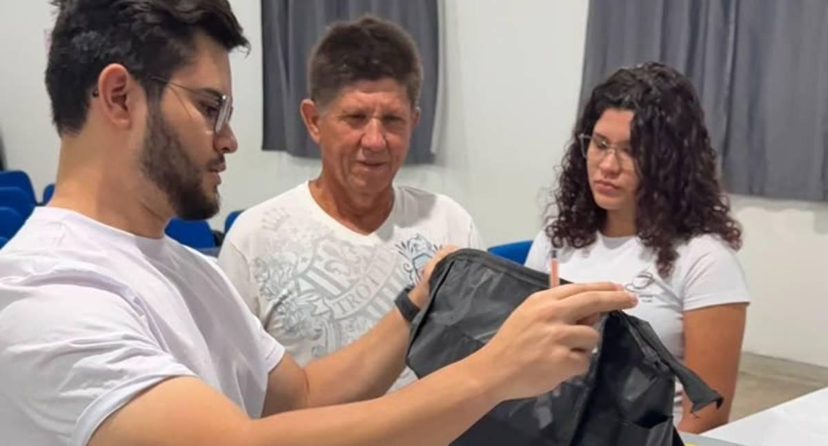 Alunos de 11 municípios recebem kits profissionais para empreender e ingressar no mercado de trabalho