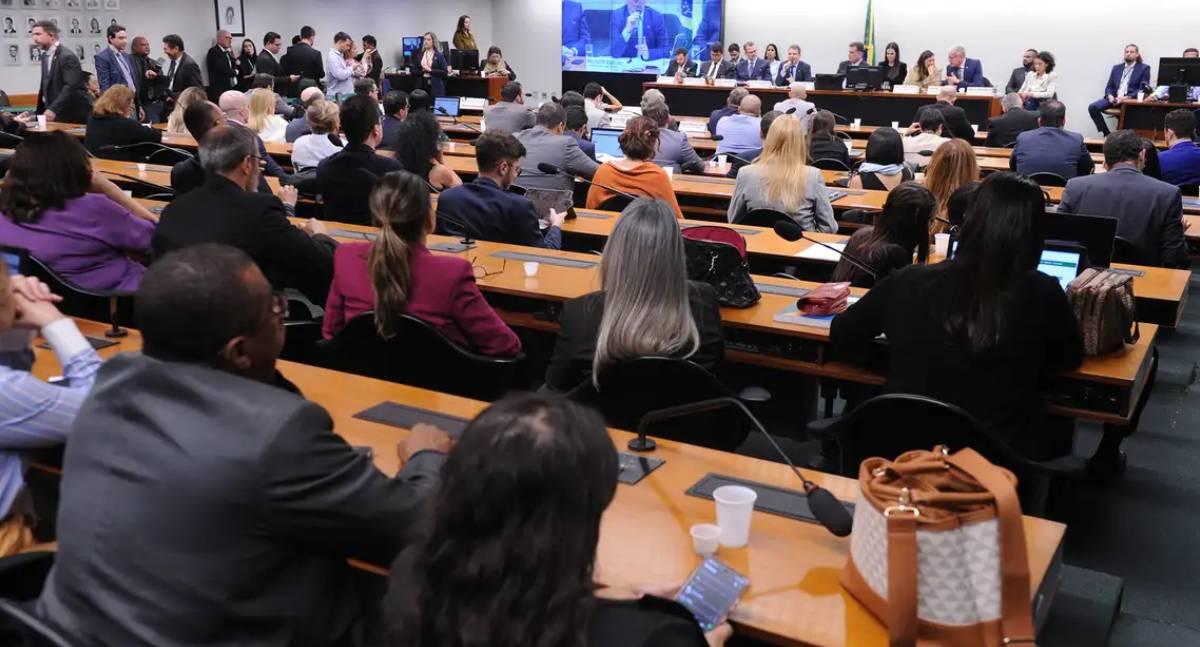 Câmara dos Deputados instala comissão especial para analisar PEC que reduz maioridade penal para 16 anos