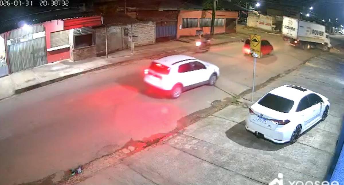 Ciclista sofre fratura na perna após ser atropelado por caminhão em Porto Velho
