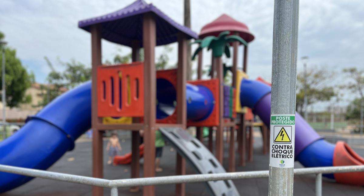 Dispositivo contra choques é instalado em praças de Porto Velho