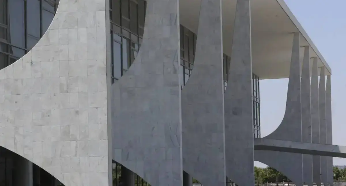Governo federal abre processo para avaliar aplicação da Lei de Reciprocidade contra tarifas dos Estados Unidos