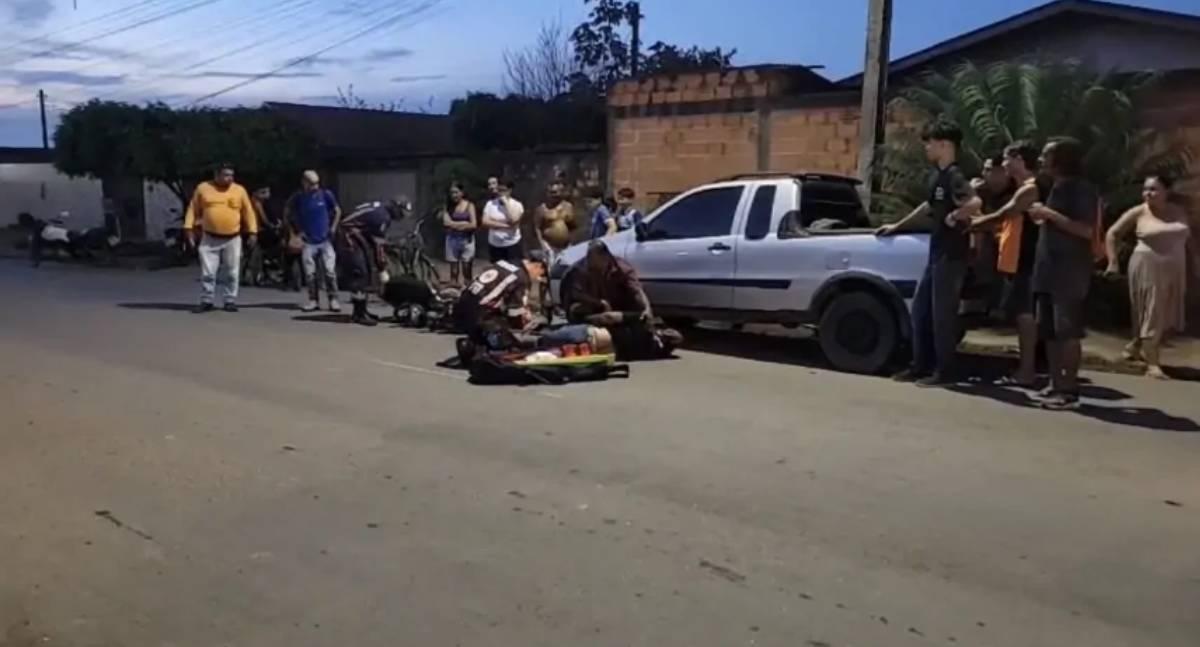 Motociclista sofre fratura após colisão entre carro e moto na Rua Rondônia