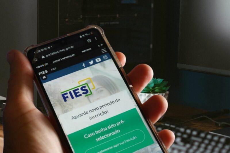 Pré-selecionados no Fies têm até terça-feira para complementar inscrição