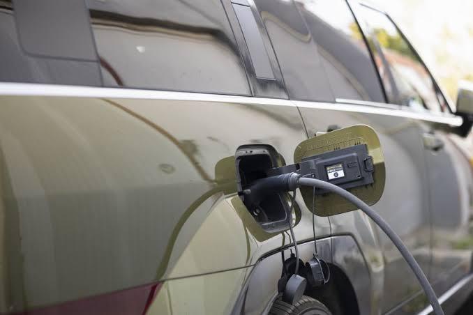 Rondônia mantém cobrança de IPVA para elétricos enquanto outros estados adotam incentivos