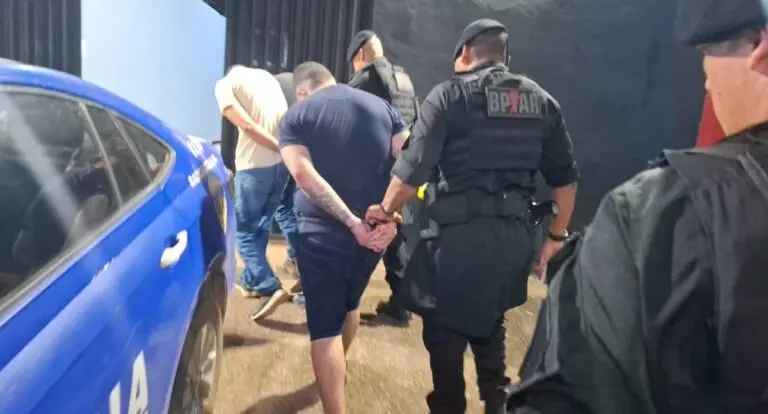 Três suspeitos ligados a facção criminosa são presos por receptação e adulteração de veículos em Porto Velho