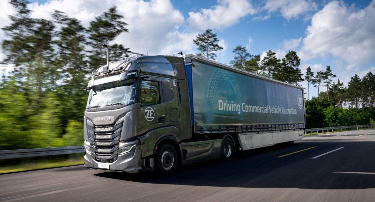 ZF integra caminhão e implemento em sistema de Segurança 360°