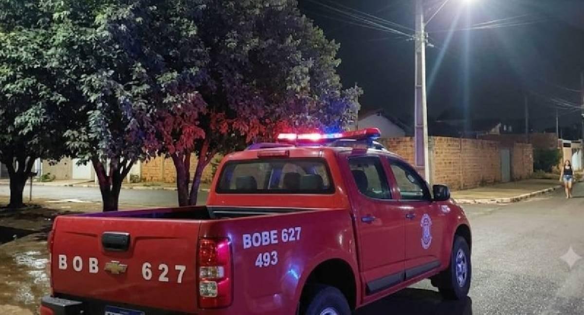 Incêndio destrói residência no decorrer de a madrugada em São Miguel do Guaporé