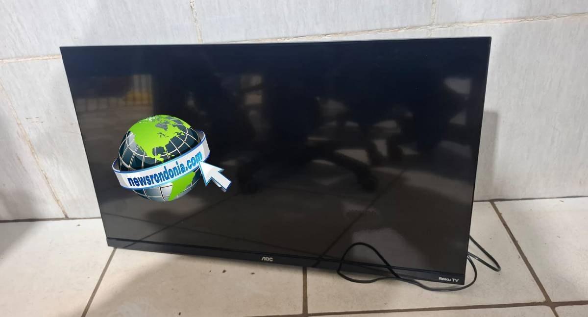 Jovem é preso pela Polícia Militar transportando televisão furtada em Guajará Mirim