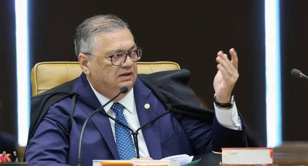 Ministro Flávio Dino solicita vista de julgamento sobre Moraes e Mendonça