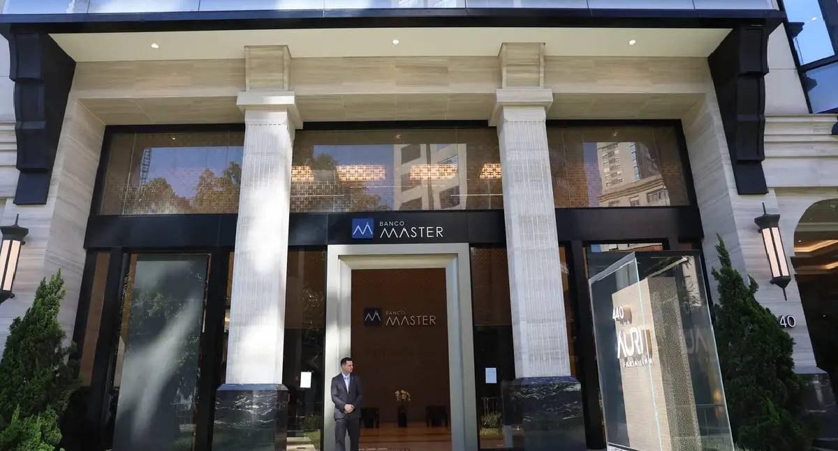 Moraes solicita divulgação de documentos do caso Master