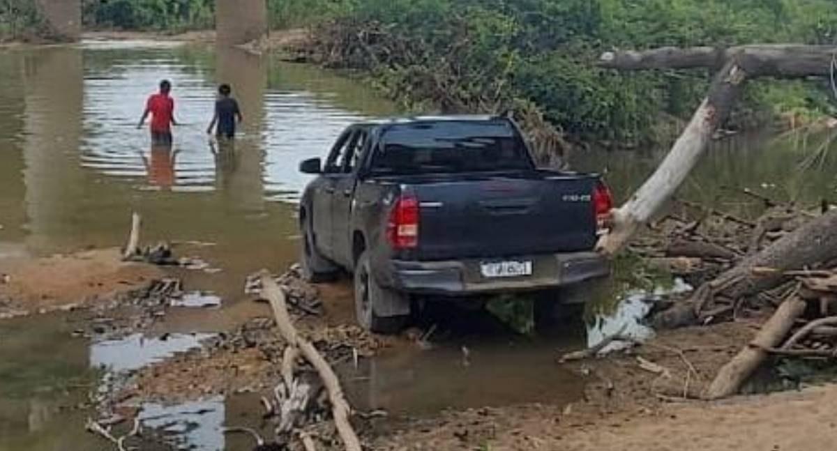 Motocicleta submersa é encontrada por pescador sob ponte da BR-429