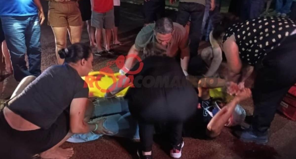 Motociclista fica ferido depois de colisão com caminhonete que atinge poste em cruzamento de RO