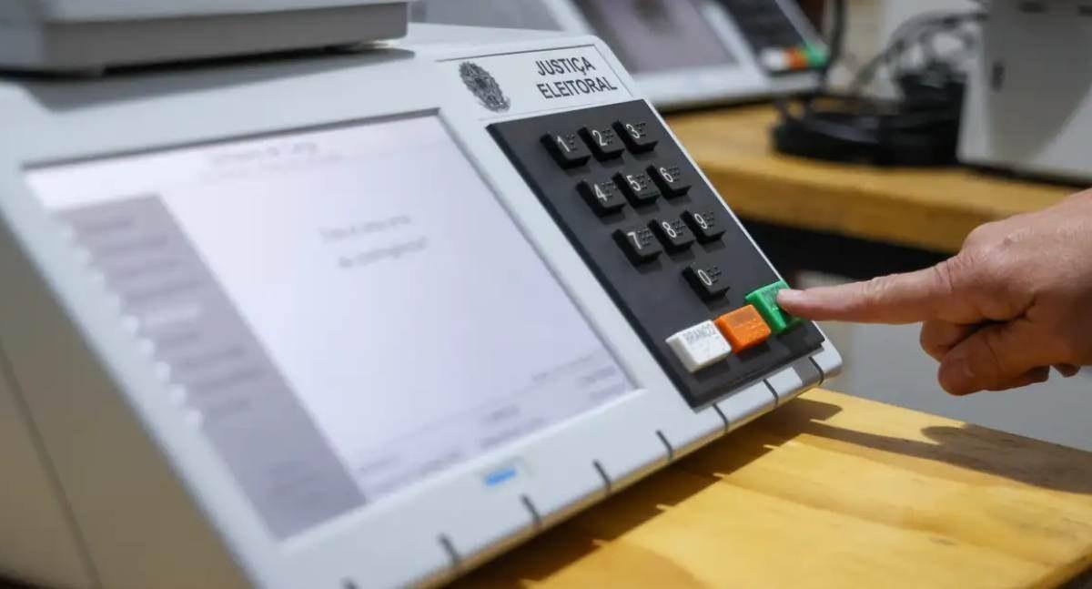 Presidente do Tribunal Superior Eleitoral determina remoção de postagens com desinformação sobre urnas eletrônicas