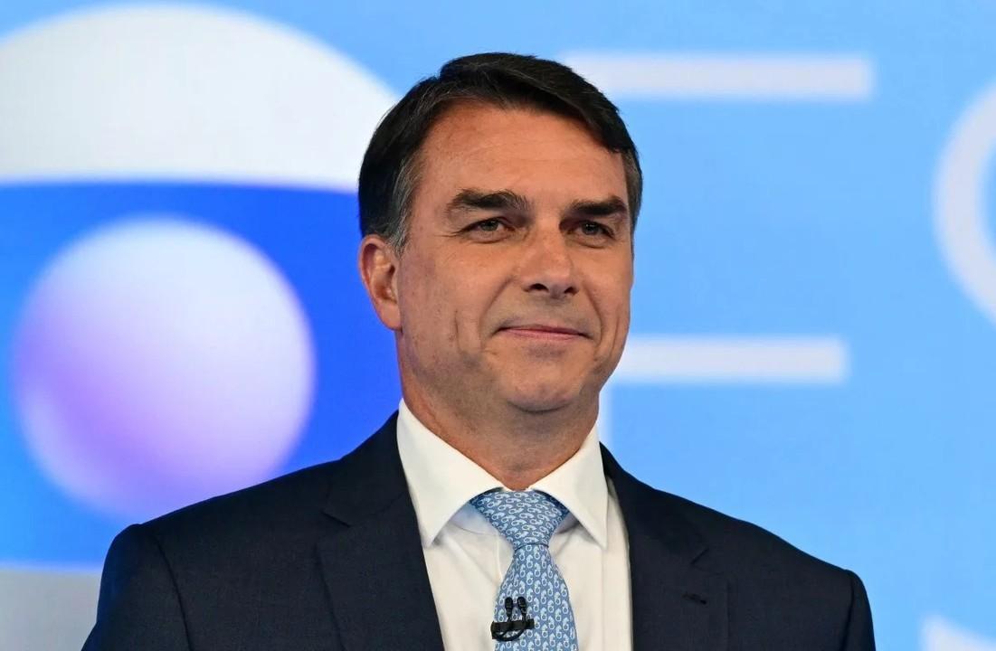 Aliado de Trump diz que Flávio Bolsonaro chegou aos Estados Unidos