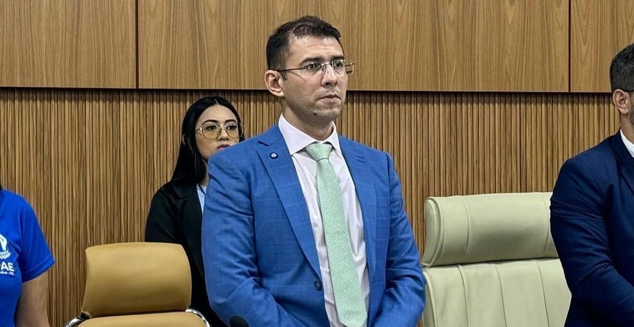 Após fiscalização de Pedro Geovar, Prefeitura limpa córrego no Cidade Nova