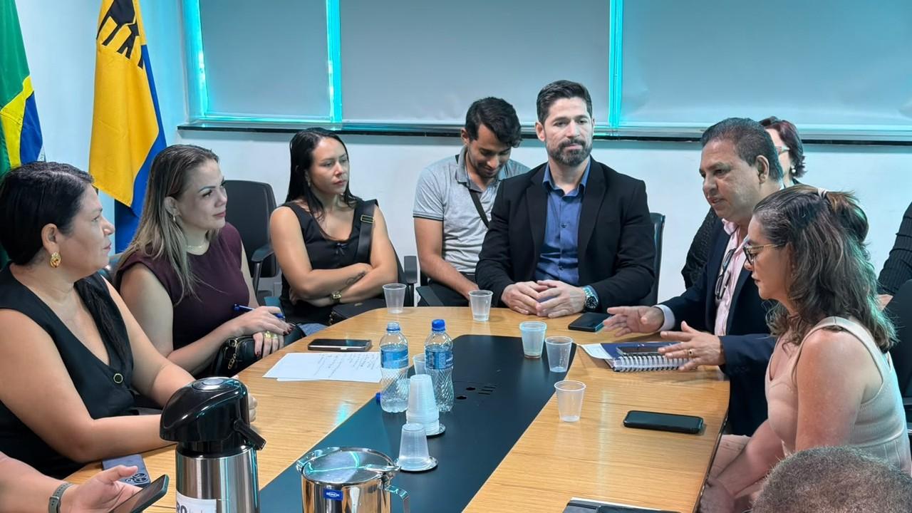 Cláudia de Jesus se reúne com secretário interino da Seduc e apresenta demandas da educação em RO