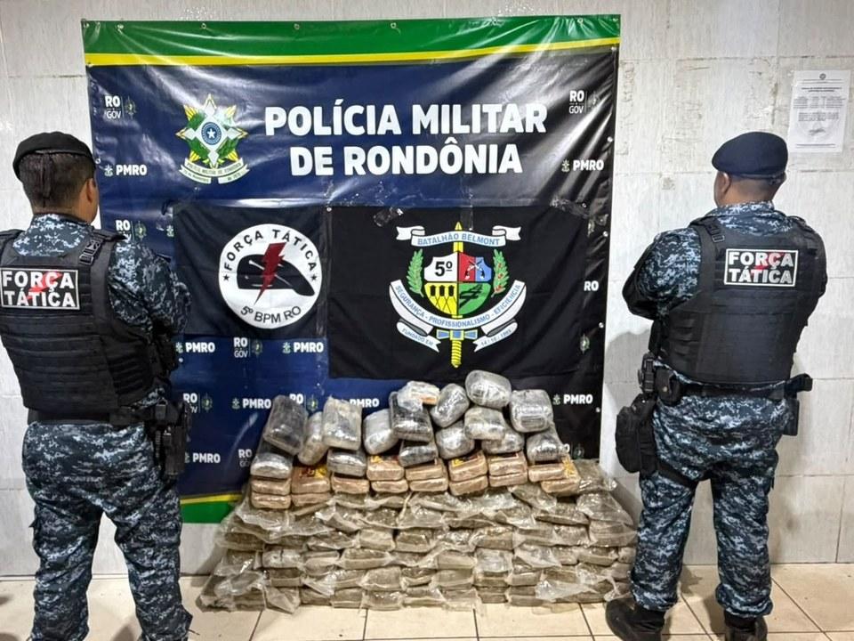 Força Tática apreende drogas em casa abandonada na capital