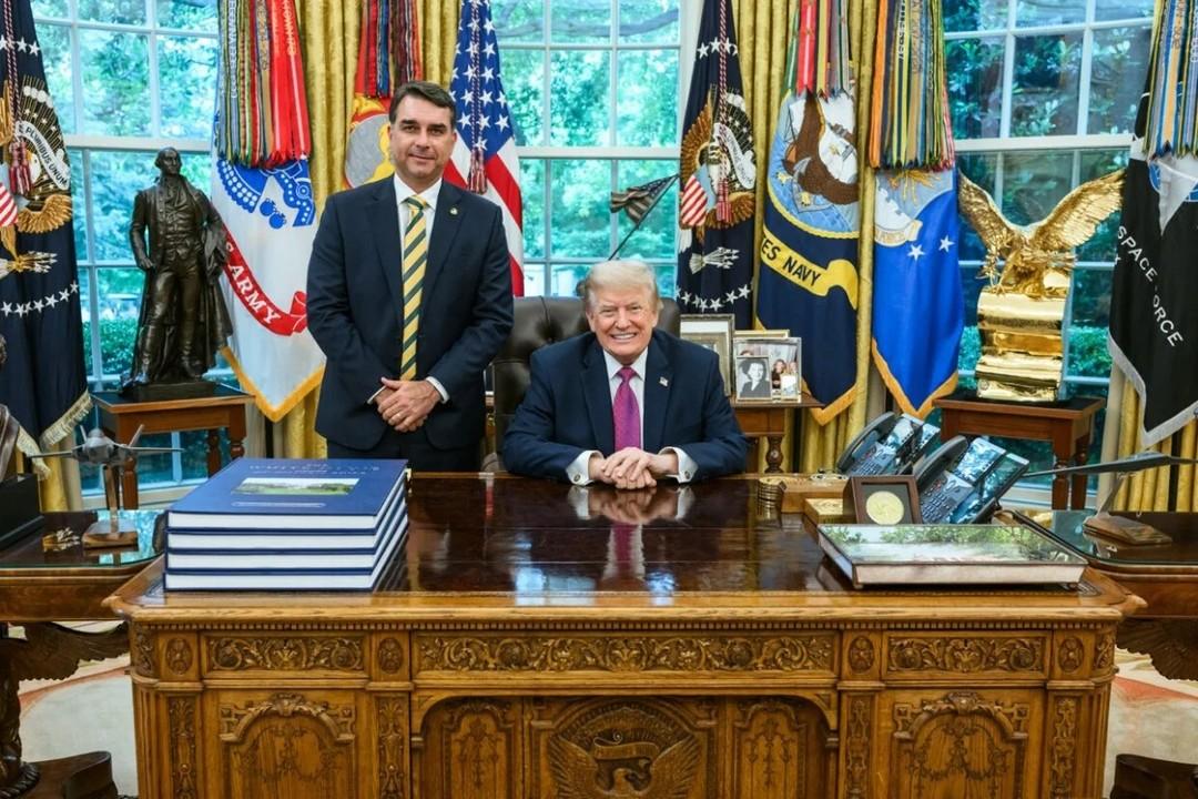 Governo Trump confirma emissão de vistos para Flávio Bolsonaro e família