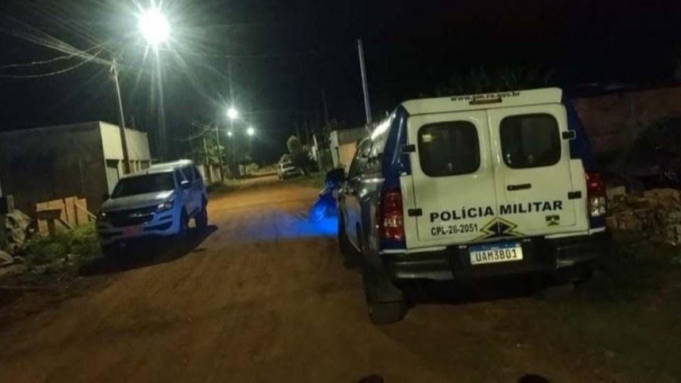 Homem é executado a tiros dentro de residência