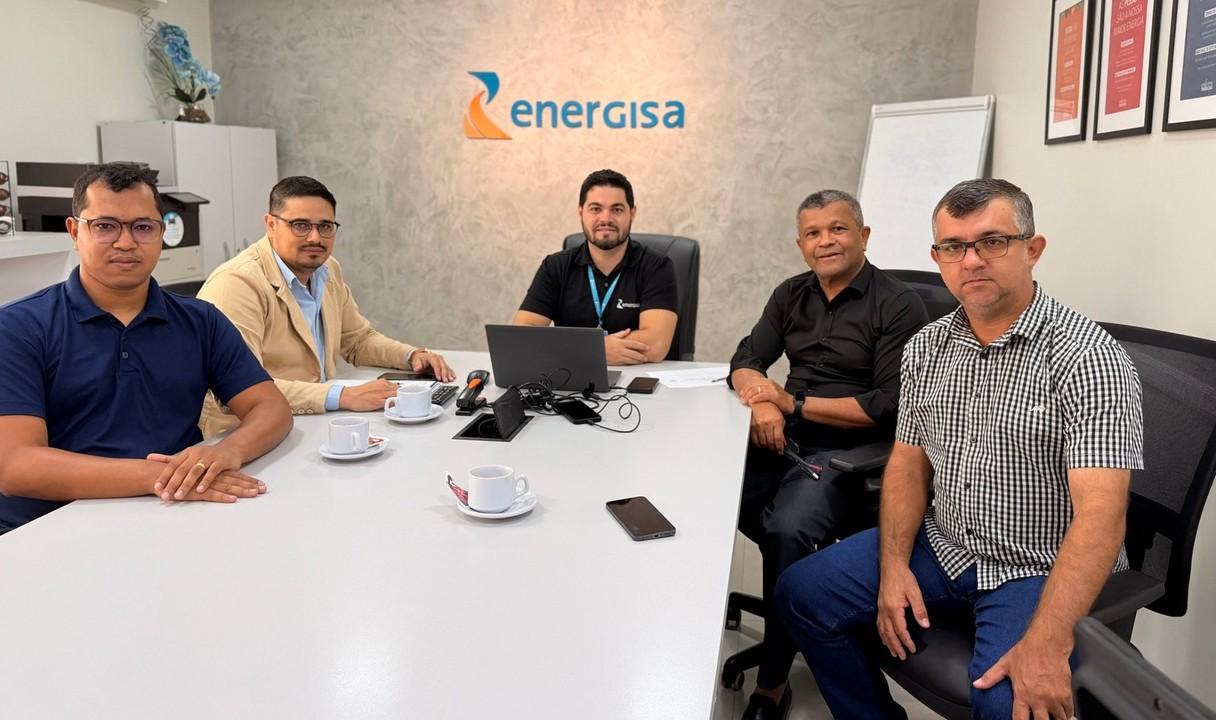 Pedro Fernandes articula energia elétrica para 120 famílias de assentamentos em Rio Crespo