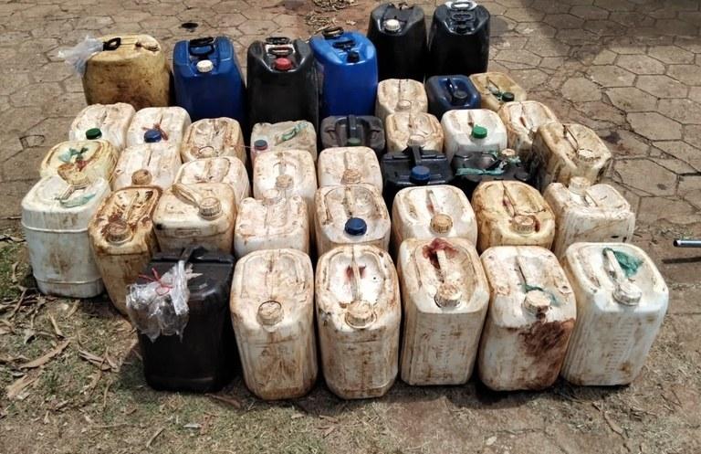 PF apreende 1.000 litros de combustível em porto clandestino