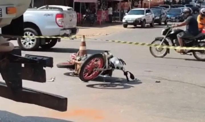 Acidente grave entre caminhão e moto deixa motociclista ferido em cruzamento de Ji-Paraná