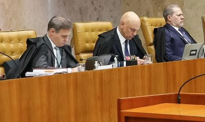 Alexandre de Moraes vota pelo julgamento conjunto com André Mendonça no plenário do STF
