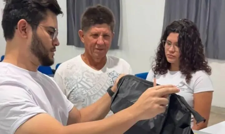 Alunos de 11 municípios recebem kits profissionais para empreender e ingressar no mercado de trabalho