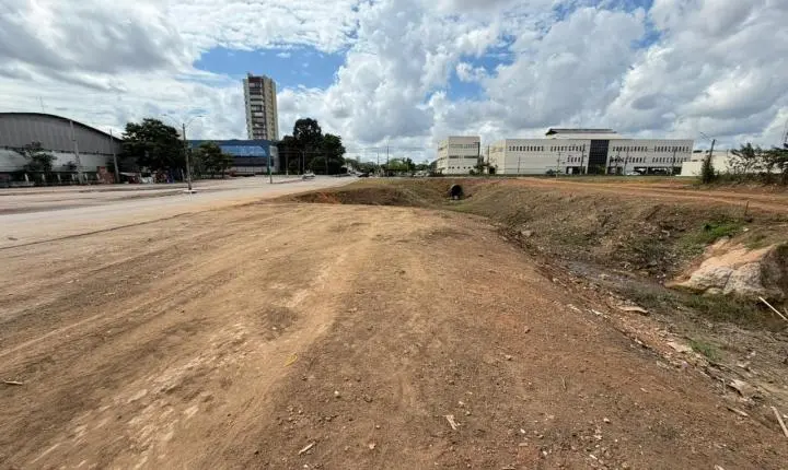 Área desobstruída recebe novo descarte irregular poucos dias após limpeza