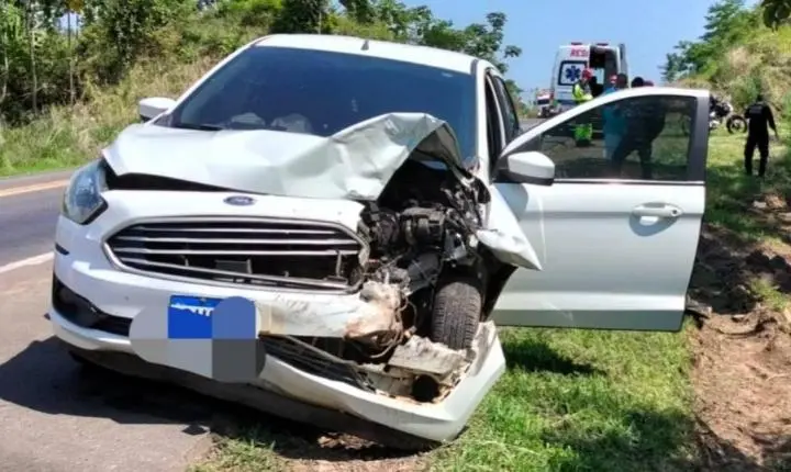 Colisão entre carros na BR-364 deixa trânsito lento entre Jaru e Ouro Preto do Oeste