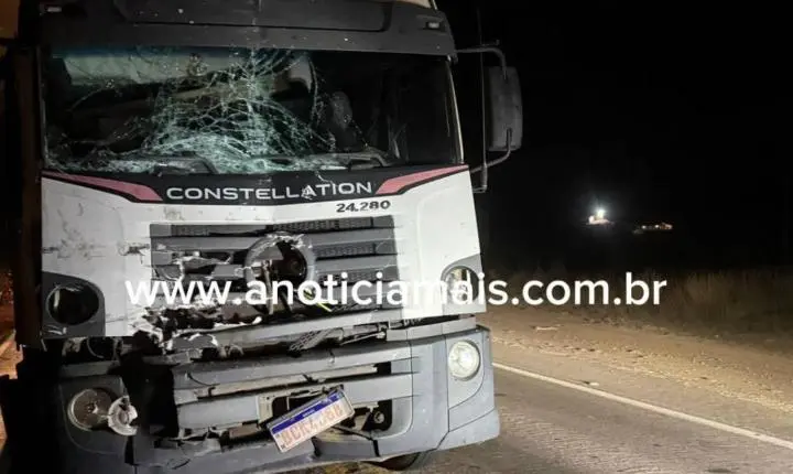 Colisão traseira entre caminhão e carreta provoca lentidão de mais de duas horas na BR-364