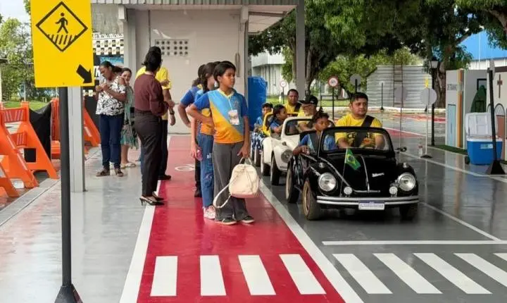 Com atividades lúdicas e interativas, Detranzinho aproxima população da segurança no trânsito