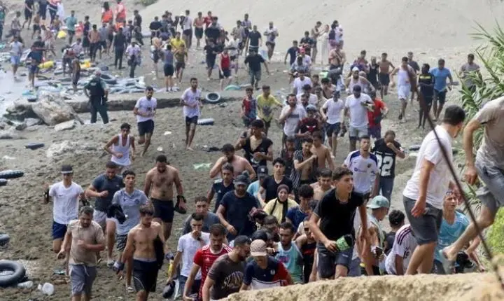 Crise imigratória- Governo espanhol mobiliza Exército em Ceuta depois de entrada de 60 mil imigrantes em 24h; Itália suspende livre circulação com Espanha