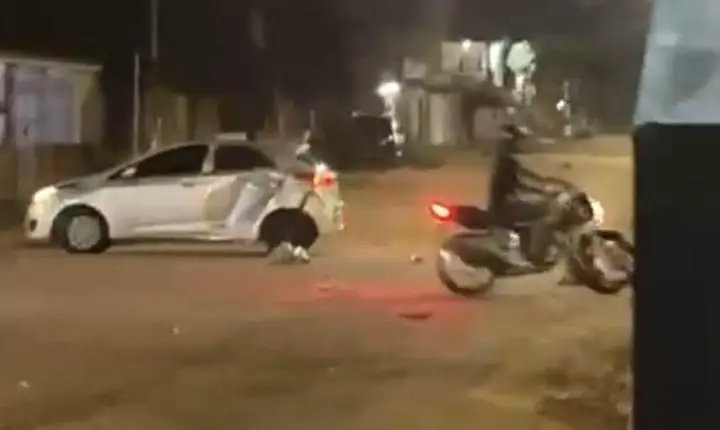 Duas pessoas ficam feridas em colisão entre carro e moto na Zona Leste; motorista foge do local