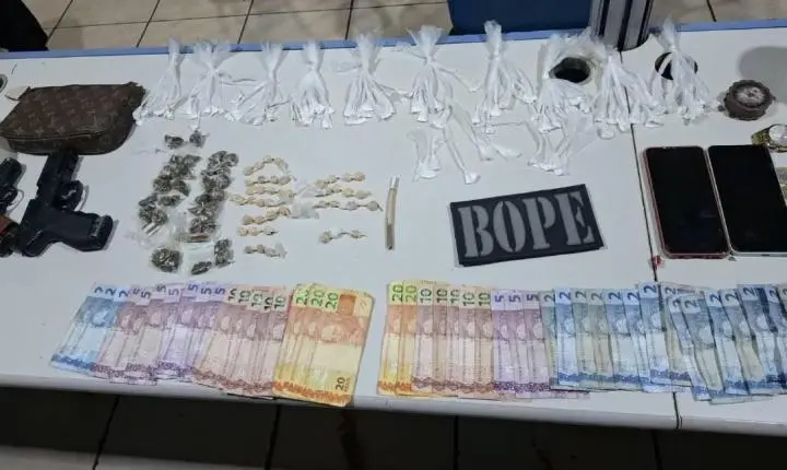 Dupla é presa pelo BOPE com centenas de porções de entorpecentes e simulacros de arma em Porto Velho