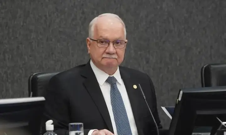 Fachin dá 24 horas para PF informar sobre celular de Vorcaro
