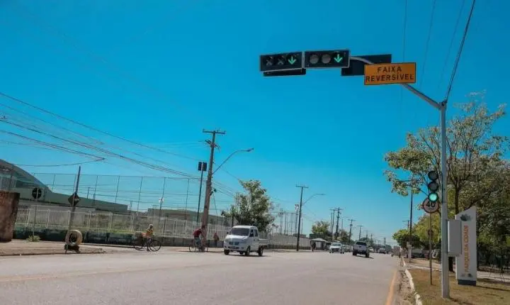 Faixa reversível na avenida Calama melhora fluxo de veículos