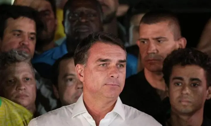 Flávio Bolsonaro chega aos Estados Unidos