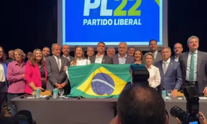 Flávio Bolsonaro escolhe Alfredo Gaspar para vice em chapa pura do PL